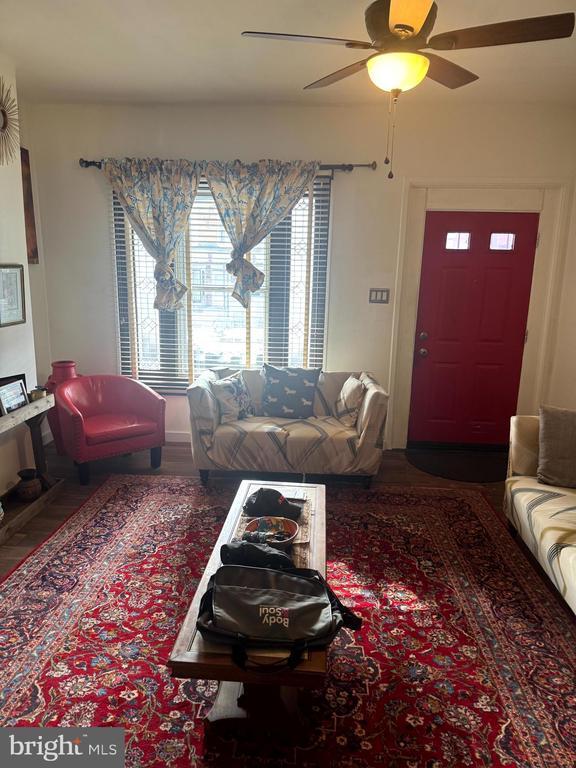 Foto del edificio - 5707 Lansdowne Ave