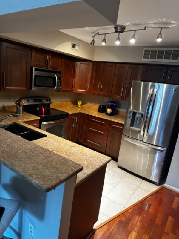 Foto del edificio - 2425 Holly Hall St