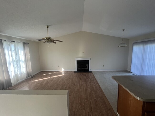 Building Photo - 402 Bumble Bee Ln