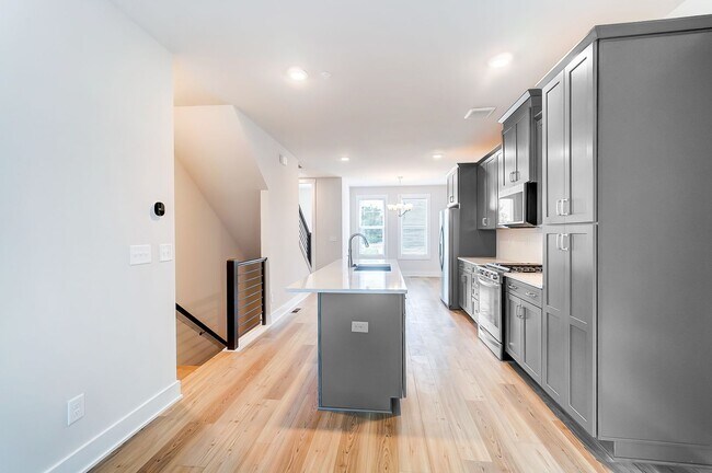 Foto del edificio - 3 Bedroom Townhome minutes from South End!