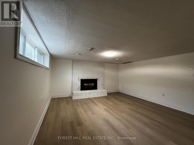 Building Photo - 420 Grove St E