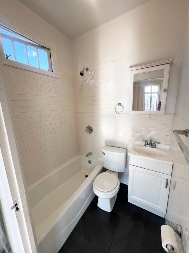 Foto del edificio - Sunny Corner Unit in Nob Hill/Downtown Location