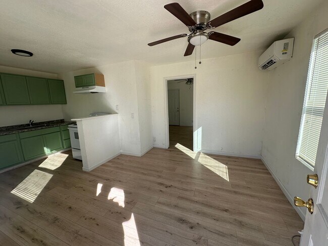 Foto del edificio - AVAILABLE NOW; APPLY AT OUR WEBSITE