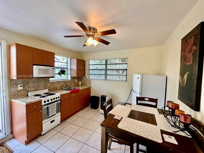 Foto del edificio - 4733 NW 192nd St