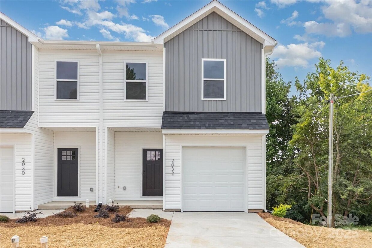 Foto principal - New Construction 3 Bed 2.5 Bath Home in Hi...