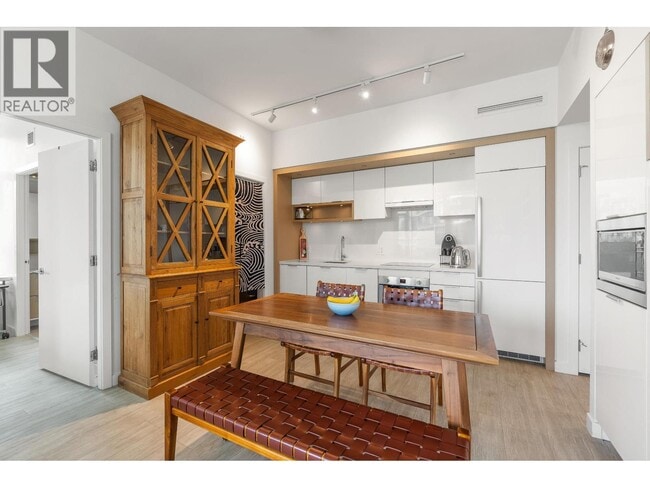 Building Photo - 1661 Quebec St