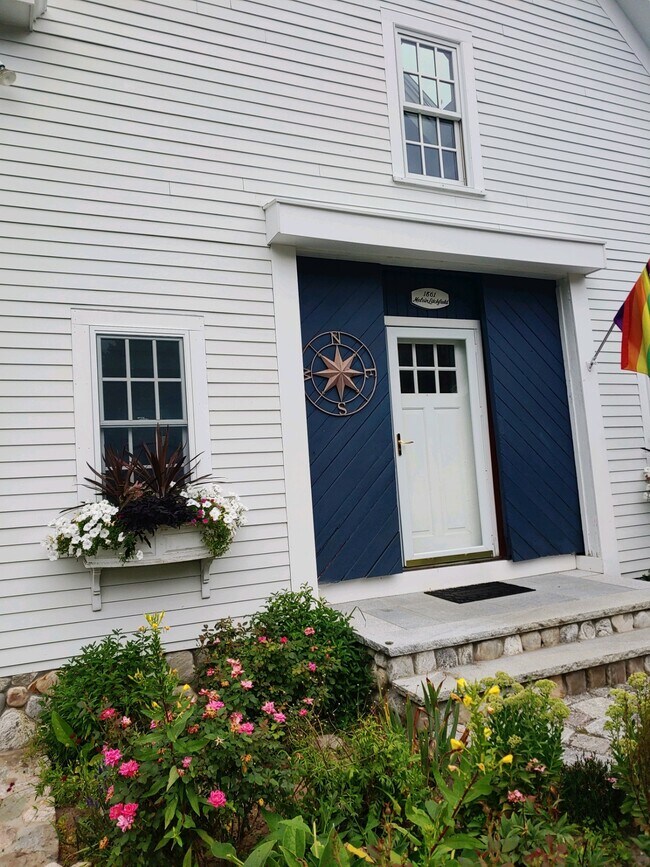 front entry - 132 Summer St