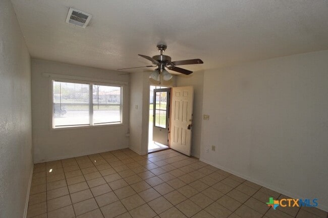 Building Photo - 203 W Bobwhite Ln