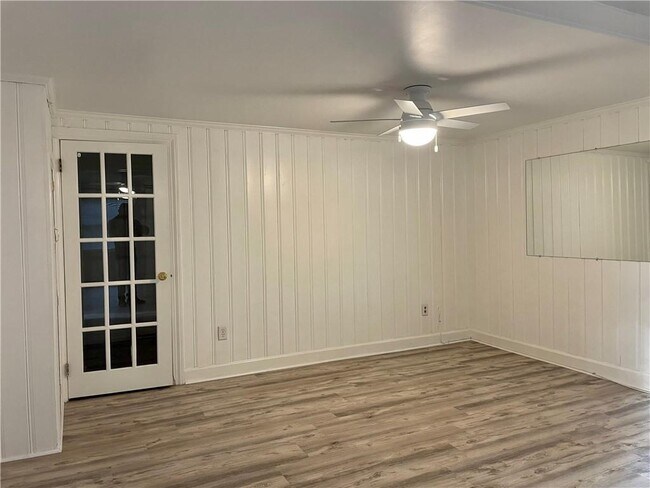 Building Photo - 362 Tillinghast Rd