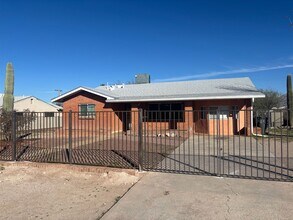 Building Photo - 615 E Lester St