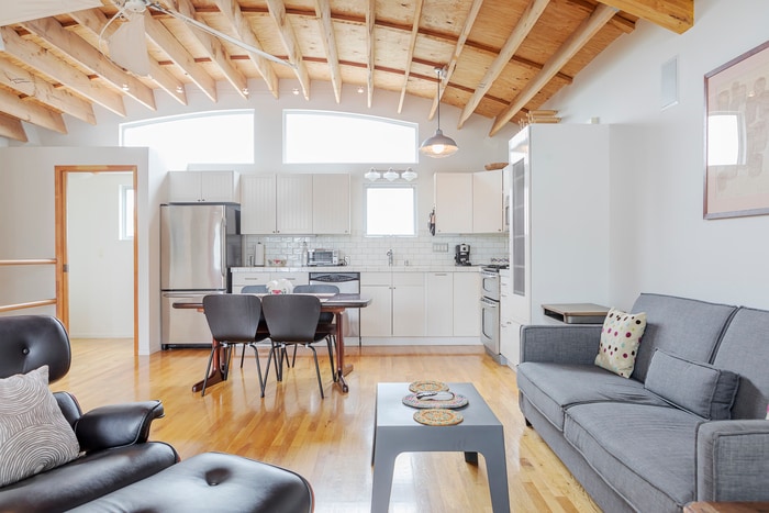 Primary Photo - Fabulous Urban Contemporary Home in Venice