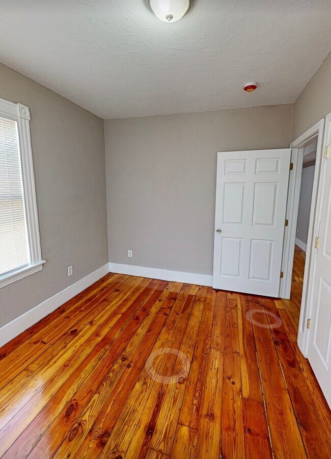 Foto del edificio - 159-161 Millbury St