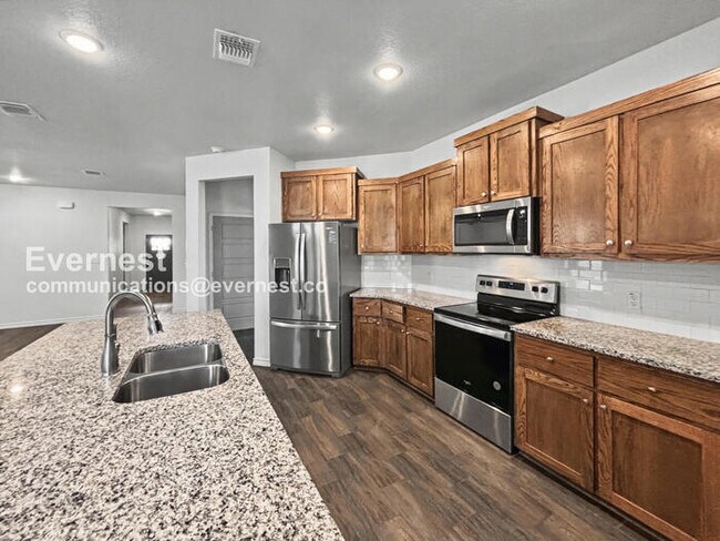 Foto del edificio - Limited Time Special Offer / 4 Bed, 3 Bath Home with Garage / Pet-Friendly / Vouchers Accepted / ...