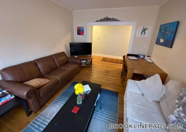 Building Photo - 170 Thorndike St