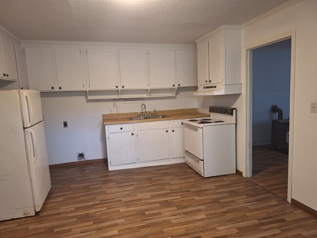 Building Photo - 1606 Meadowbrook Cir