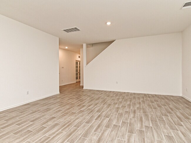Foto del edificio - 1625 Holly Lk Dr