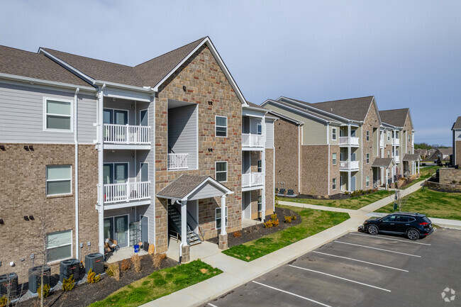 Building Photo - Trails at Hunter Pointe