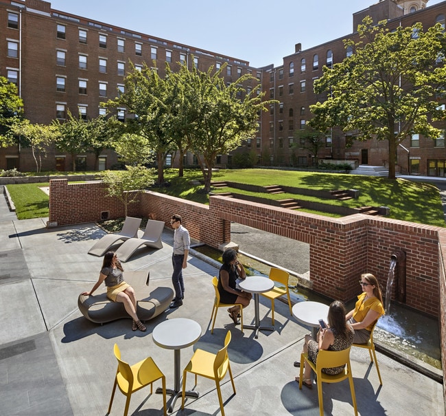Courtyard patio - Piano Craft Guild Apartments