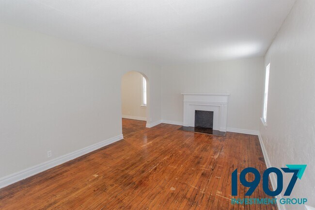 Building Photo - 2321 NE 25th St