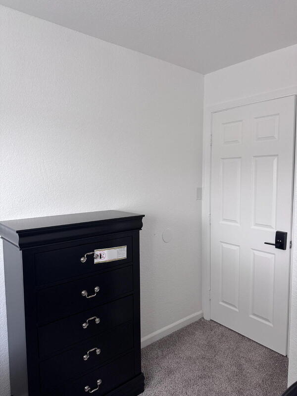 Foto del edificio - 2445 Town Cir