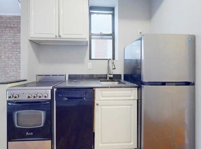 Building Photo - East 25th Street