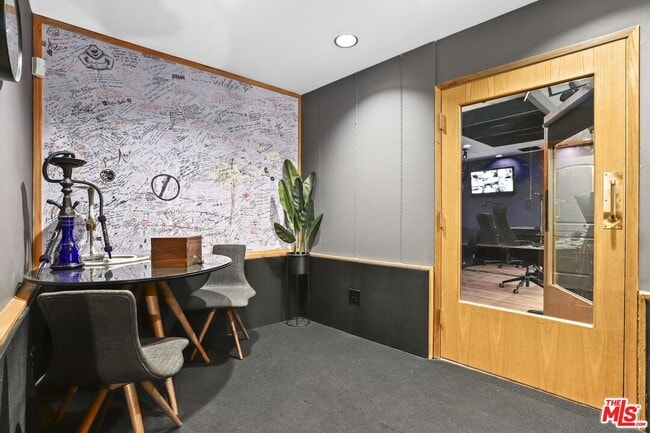 Building Photo - 5940 Manola Way