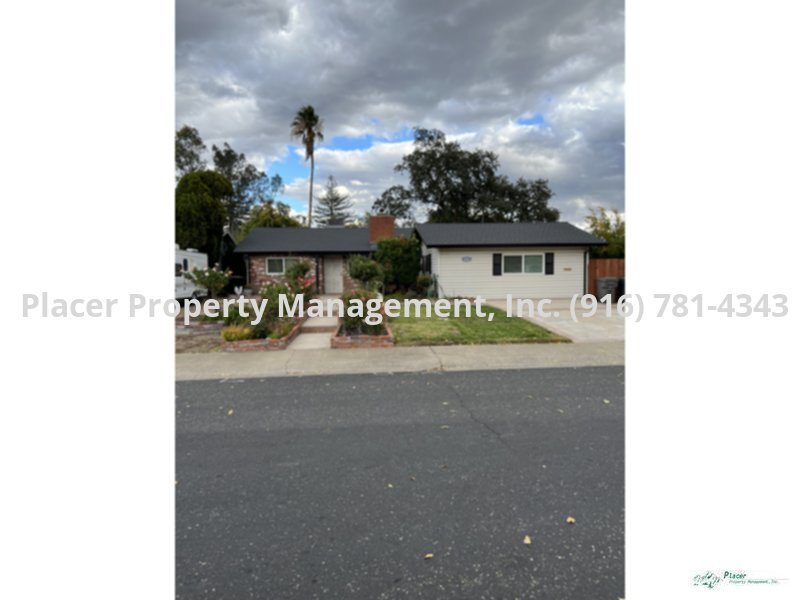 Primary Photo - This cute single story 3 bedroom 1 bathroo...