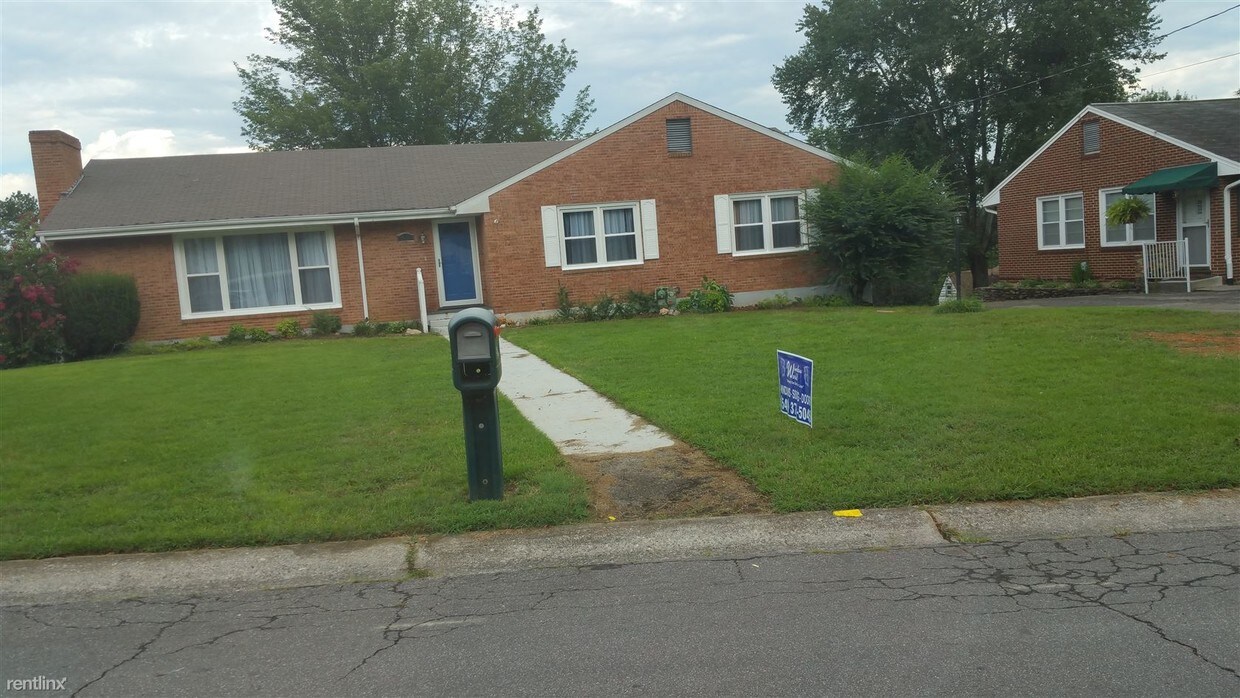 Foto principal - 821 Dexter Rd