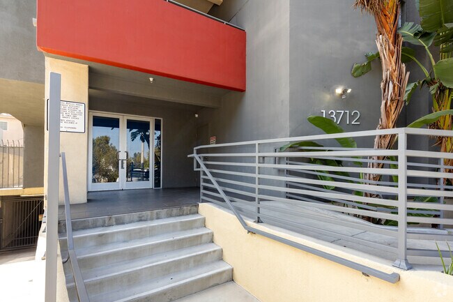 Building Photo - 13712 Valleyheart Dr