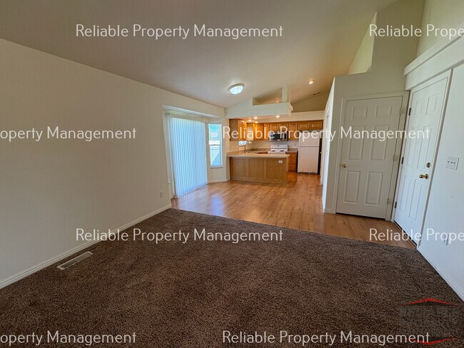 Foto del edificio - 1150 Kingswood Cir