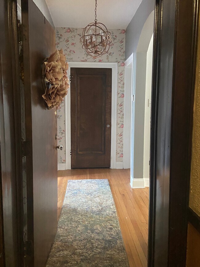 FRONT DOOR/HALLWAY - 428 S Euclid Ave