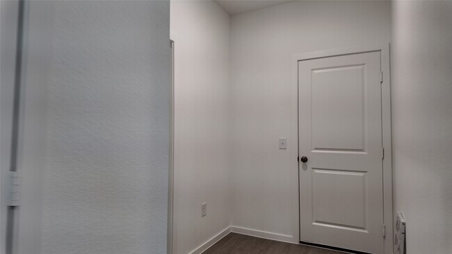 Foto del edificio - 15917 Blass Vly Dr