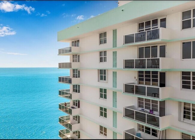 Foto del edificio - 3725 S Ocean Dr