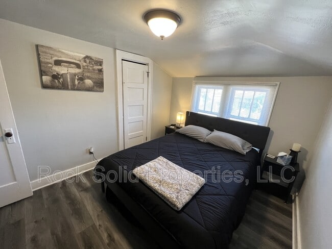 Building Photo - 1610 Pebrican Ave