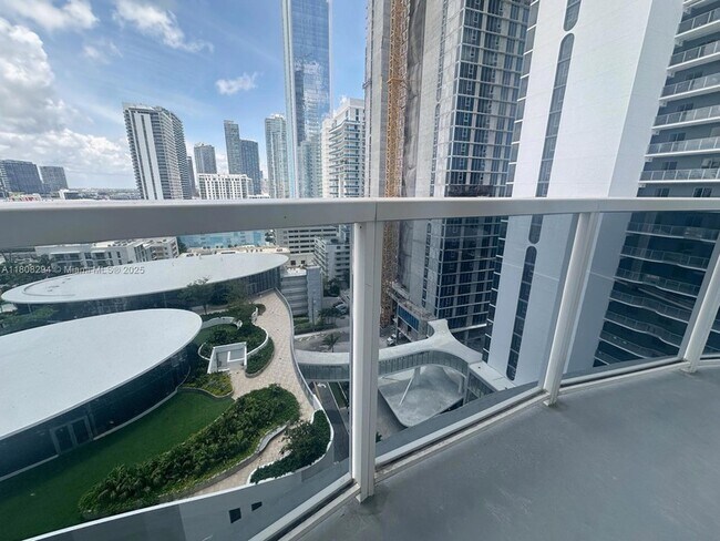 Foto del edificio - 601 NE 23rd St