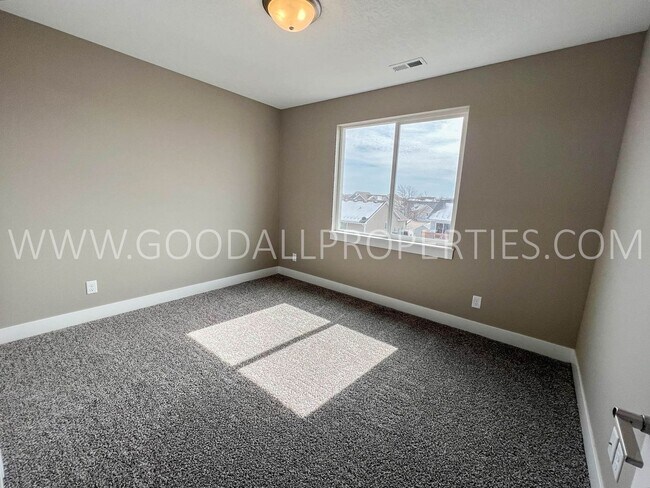 Building Photo - 4 Bedroom 3 Bath two story home in Waukee.