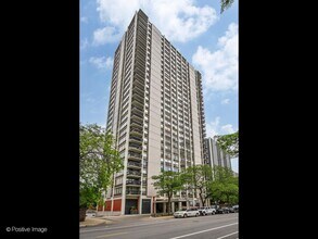 Building Photo - 1455 N Sandburg Terrace
