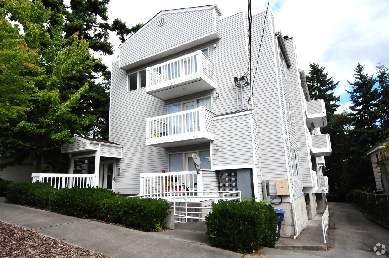 13744 Midvale Ave N, Seattle, WA 98133 Apartments in Seattle, WA