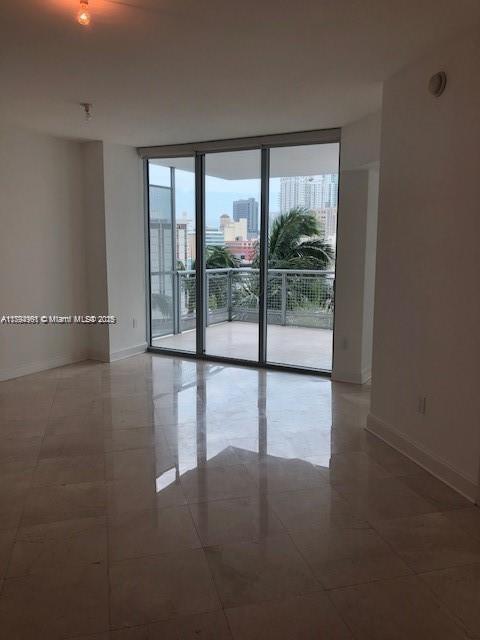 Foto principal - 350 S Miami Ave