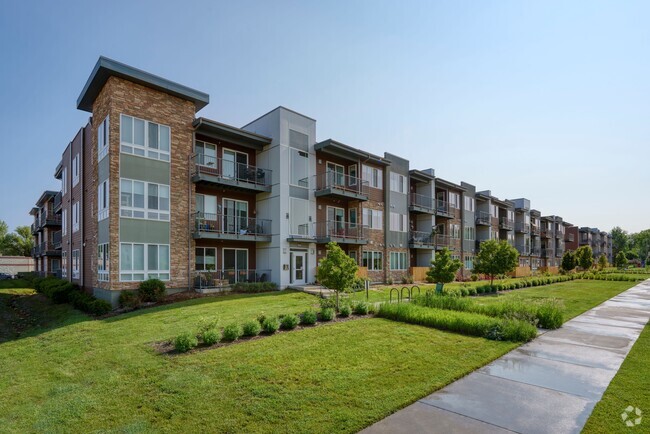 Building Photo - Boulder View