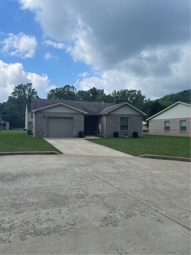 Building Photo - 3 BR 40%