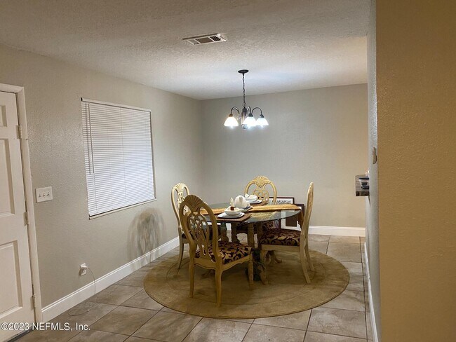 Building Photo - 3923 Harbor View Dr