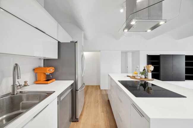 Foto del edificio - 345 N Canal St
