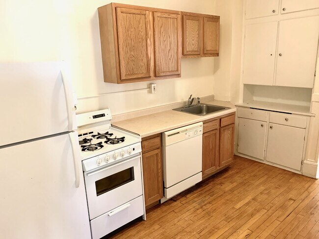 Building Photo - 712 West 32nd Street