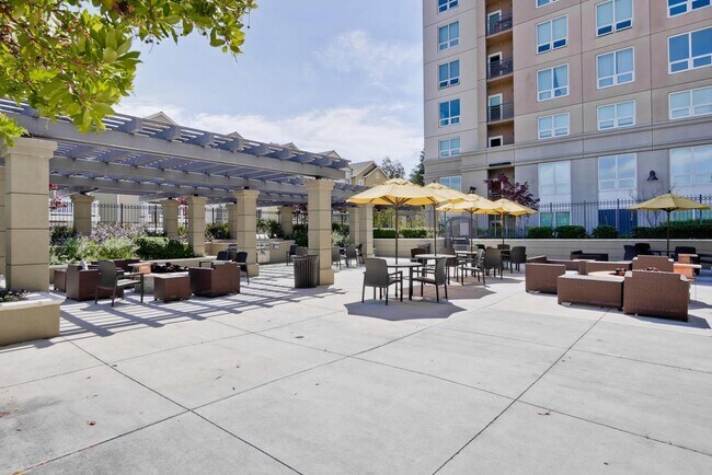 Courtyard - 1375 Lick Ave