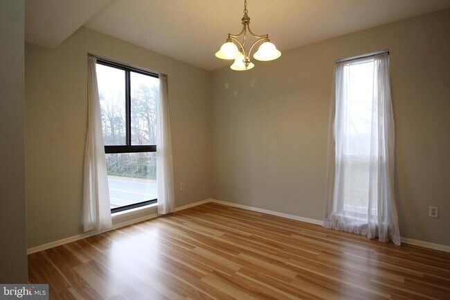 Building Photo - 2032 Royal Fern Ct