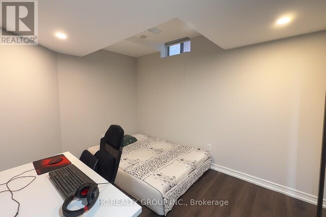 Building Photo - 87 Estrella Cres