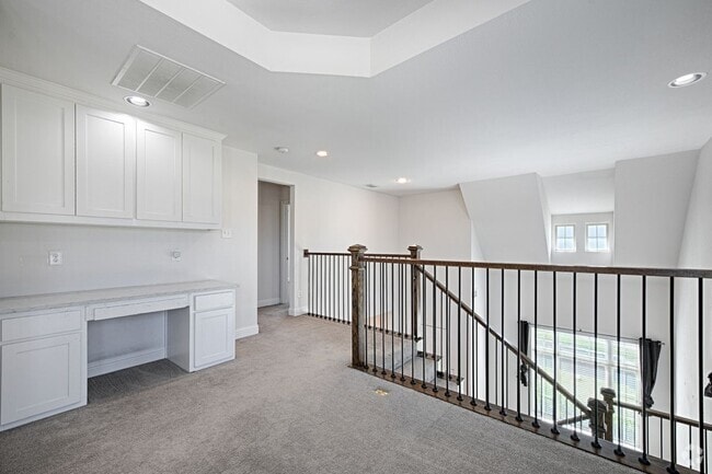 Building Photo - 4524 Del Rey Ave