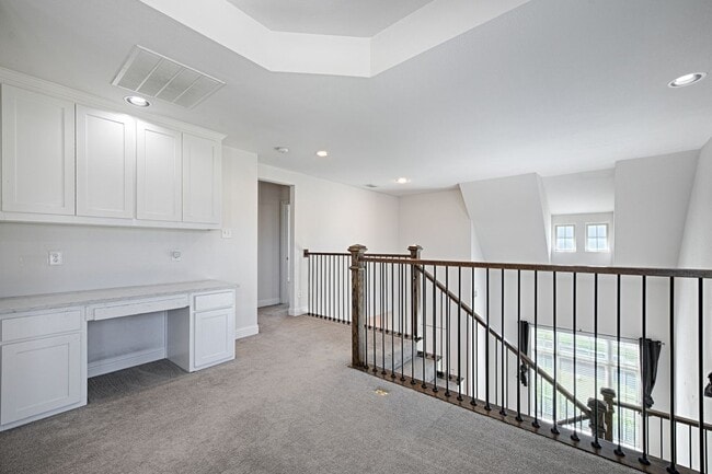 Building Photo - 4524 Del Rey Ave
