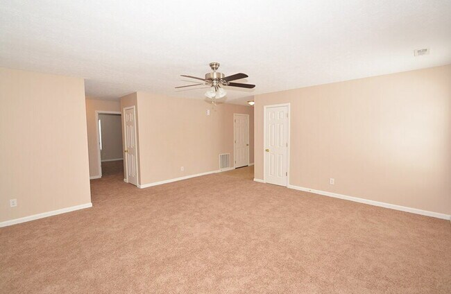 Foto del edificio - 1334 Fall Ridge Dr